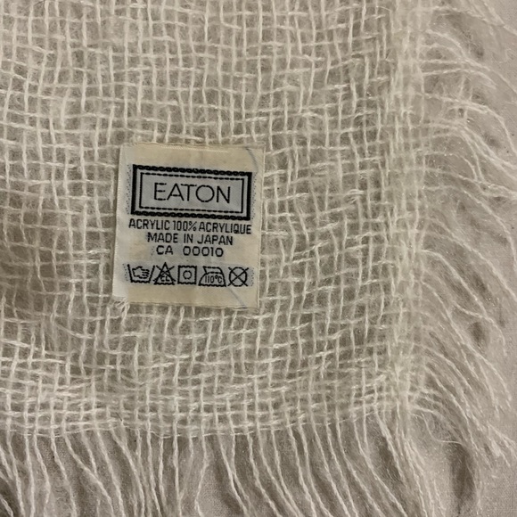 Vintage “EATON” Brand 100% Polyester Shawl in Off White-48” x 48” - Picture 11 of 12
